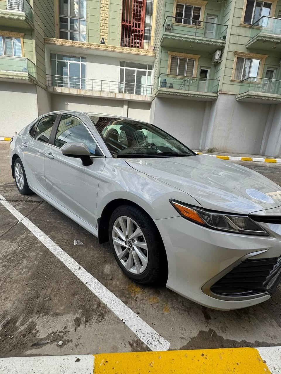 السلام عليكم
كامري موديل ٢٢ 
امريكي بدون صبغ 
فقط نقاط شبر وشوية بالسقف تعديل بارد 
وبالصندوق نقاط تعديل بارد فقط 
ماشية ٥٠ الف 
لون سمنتي LE 
جديدة السيارة على وضع الشركة 
رقم دهوك 
مكاني دهوك 
السعر ٢١٥ ومجال 
للاستفسار الاتصال على : *********** 
***********
