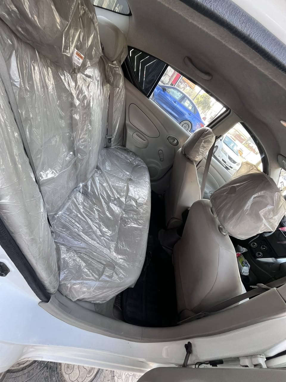 السلام عليكم
نيسان سني هندي 2022 
رقم اربيل الدولي سنويه باسمي تحويل ثاني يوم 

بيهة جاملغ خلفي ربعه حار عكس السايق والامامي بي بارد
وبعض الملاحضات بسيطه 
 
تبريد ثلج ✅
مكينه وكير مكفولات ✅
شاصي لغود مكفولات ✅
دواخل مكفوله ✅

موقع سياره كرادة او عامريه 
  ***********
سياره ماشيه 84،000 كيلو
( سعر 120$) بيه مجال بسيط
