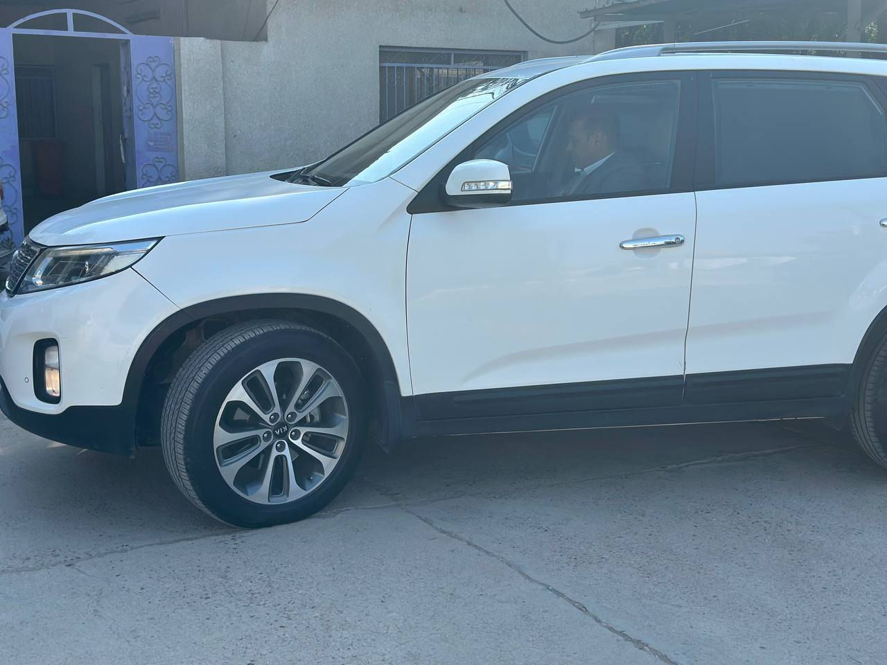 السلام عليكم
سورنتو ٢٠١٤ وارد خليجي 
سبعة راكب ثلاث قطع تبريد
حساسات امامي خلفي
محرك ٢٤٠٠ أربعة سلندر
صور السونار مرفقة بالمنشور
عنوان بغداد العامرية
السعر ١٥٥٠٠ $
للإستفسار ***********
***********
