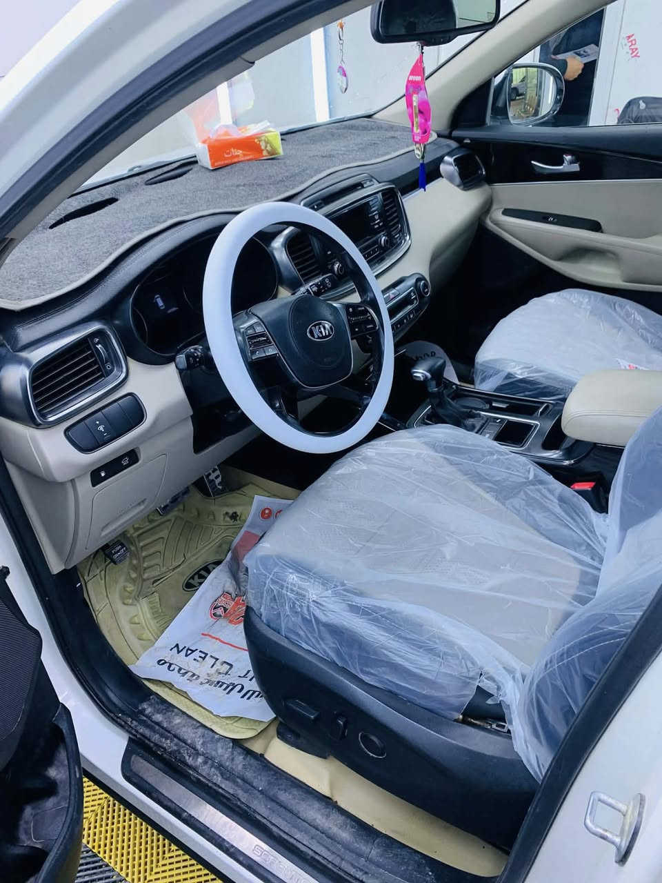 السلام عليكم
سورنتو خليجي 2018 
محرك 6 رقم بغداد 
سبعه راكب وبصمه وكشنات كهرباء 
سونار داخل المنشور 
السعر 243
مكاني ديالى
الاتصال ***********
