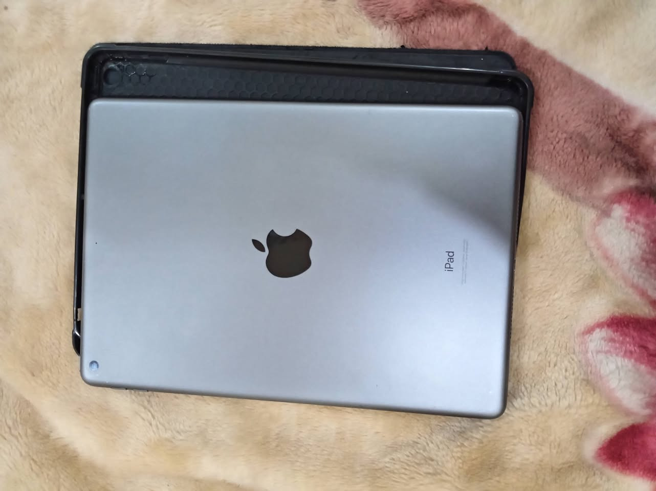 🔥 للبيع أو المراوس 🔥
📱 iPad 9
▪️ ذاكرة 64GB
▪️ استخدام نضيف جدًا
▪️ بدون أي تبديل أو تصليح — أخو الجديد
▪️ كل المداخل شغالة 100%
▪️ بيه كسر خفيف بالزگة فقط مو بالشاشة
▪️ ويا كفر + الشاحن الأصلي
🔄 أقبل المراوس بجهاز Red Magic
📍المكان: النجف
📩 اللي جاد يراسلني خاص


**إذا كنت صاحب هذا الإعلان وتريد حذفه لأي سبب، رجاءا أرسل رسالة إلى الدعم الفني**