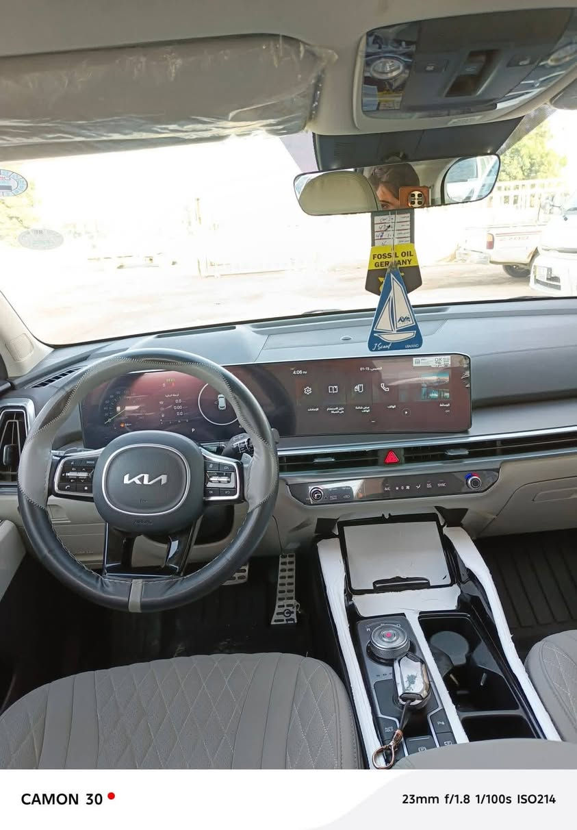 سلام عليكم للبيع سورنتو 2024 جديده جنطا شفط 6سلنيدر 7راكب السعر 323 وبيها مجال الاستفسار رقم الهاتف ***********
