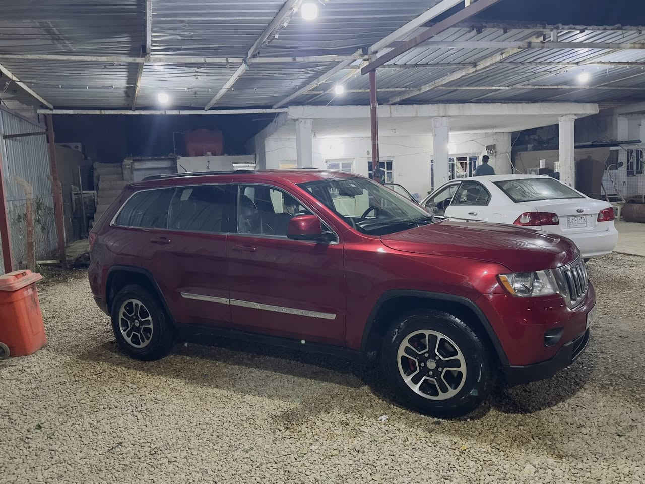 ‏
🚗 جيب شيروكي 2011 - نظافة ونصبة مميزة 🚗

المتانة والأناقة، متوفرة الآن جيب شيروكي بمواصفات ممتازة:

• الموديل: 2011.

• اللون: أحمر ملكي (نصبة تخبل).

• الحالة العامة: كير، محرك، وحدادية بحالة الزيرو (جديدة جداً).

• الصبغ: صبغ حزام (خارجي فقط) بسبب "جراد" أثر ترك السيارة، بدون دواخل، بدون لغد، وبدون شاصي (شرط الفحص).

• الأوراق: رقم بغداد، السنوية مجددة لغاية 2030 والسيارة باسمي.

💰 التفاصيل المالية:

• السعر: 129 ورقة ($12,900) وبيها مجال طيب للقراي.

• التعامل: متوفر (بيع / مراوس / بيع بنظام الأقساط).

📞 للتواصل والاستفسار:

المكان والمعاينة: (يمكنك إضافة المنطقة هنا لسهولة الوصول).

للمعلومات، يرجى المراسلة على الخاص أو الاتصال مباشرة:


**إذا كنت صاحب هذا الإعلان وتريد حذفه لأي سبب، رجاءا أرسل رسالة إلى الدعم الفني**