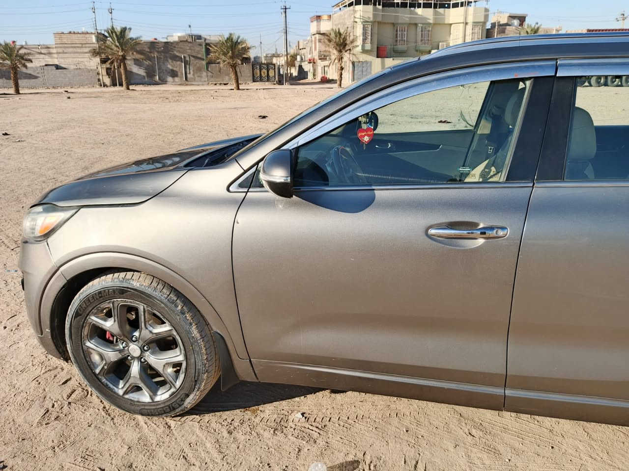 للبيع  سيارة سورينتو فئة  sx محرك 6 سلندر وارد امريكي موديل 2016🛡️ أنظمة الأمان
🔹 وسائد هوائية أمامية وجانبية وسقف
🔹 ABS + EBD (نظام مانع انغلاق الفرامل وتوزيع الفرامل)
🔹 نظام ثبات السيارة VSM / ESC
🔹 حساسات ركن أمامية وخلفية
🔹 نظام مراقبة ضغط الإطارات (TPMS)
🔹 نظام مراقبة النقطة العمياء الراحة والميزات الداخلية
✔️ عدد المقاعد: 7 (3 صفوف)
✔️ مقاعد أمامية كهربائية 
✔️ تكييف أوتوماتيكي ثلاث قطع
✔️ شاشة نظام ترفيهي/معلومات مركزية
✔️ عجلة قيادة متعددة الوظائف
✔️ حساسات ركن وكاميرا خلفية
✔️ فتحة سقف بانورامية 
✔️ تدفئة للمقاعد 
رقم بغداد بأسمي 
تبريد 3 قطع 
جاهزة من كلشي 
حدادية 
مكينة وگير خير من الله 
كشنات كهربائية 
السيارة ماشية 
100ميل
السعر رايدهه 180
رقم /***********
البصرا الزبير
