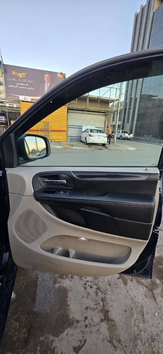 دوج كرفان 2016 كلين للبيع لون حبري نص فول بيبان ميكانيك وجنطه ميكانيك شاشه قلاب كامره تلفزيون خلفي تبريد ثلج تشغيل عن بعد محرك 3600 vvt كير محرك كهربايات مكفوله منضومة تبريد كامله جديده كشن سياحي شاشه قلاب ماشيه 82 قابل للزياده حداديه 90% عوزها بس بوش طبله ما تكلف 50 لايت زنون يسوي اليل نهار السياره فول نضافه ومصروف عليها جواها تخم تاير جديد لغد شواصي مكفولات السياره هنا بالعراق انضرب عندي الباب السلايد وره الصدر ضربه كلش خفيفه دراجه ضربته وبدلته نفس الون وعندي صور الباب قبل لا ابدله والسونار الموجود قبل تبديل الباب السياره جديده وما بيها اي نقص وبالعافيه على الياخذها السياره باسمي مداور ثاني يوم السعر 165 وبيها مجال بسيط للاستفسار ***********
عنواني بغداد الغزاليه
