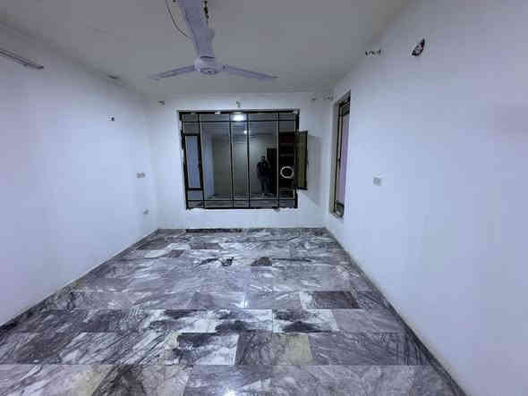 #للايجار______في_______السيديه

بيت مساحه  120 متر  نظيف جدا
 يتكون من

مدخلين 
واربع غرف نوم مطبخ صاله خدمات صحيه عدد  2 وطرمه صغيره 

علما ان العقار مجهز بسبالت

#الايجار مليون وربع

للاستفسار الاتصاال على الارقام التاليه

***********

***********
