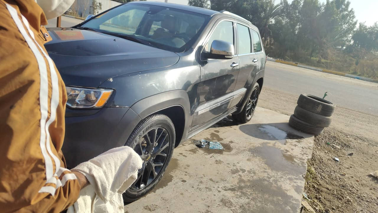 سلام عليكم اخوان اقرا منشور زين جيب شيروكي موديل 11محدثه 21اصولي وليس ادوات مكفوله من الكص والسرقه والطلب وعشاير وراعيها موجود بس ميقبل يحول عندي مستمسكاته ورقمه ابيعلك بدون تحويل بيها هزه السياره ماصاقطه الهزه سنويه عضم ب22ساقطه فول سياره بيها ترتيب شويه صبغ جارد مكينه هيمي مكينه وكير وحداديه وغرفه خير من الله حداديه هسه صارلي 3ايام نفضتها كلها الله شاهد لايت عالي ناصي كلها شغاله سياره بس شويه صبغتها جارده وبنيد ودعاميات مال تحديث ماصابغهن بيع مراوس السعر 90بيها مجال بسيط مكاني بغداد ***********واتساب فقط
