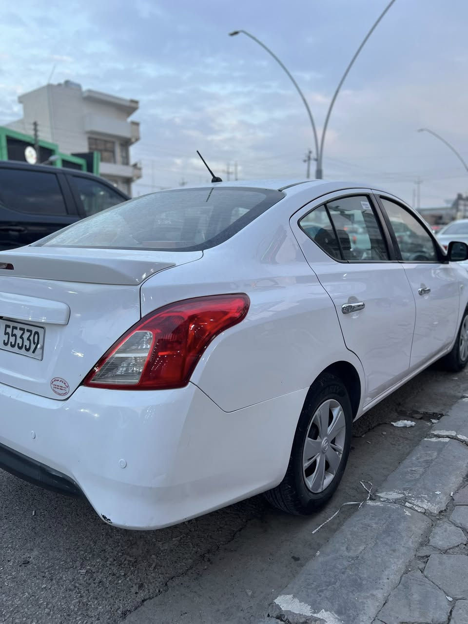 نيسان صني 2019
مكفول ام بليته الزركه المرغوبه هندي 
معروفه مواصفاتها 
سياره جديده لوك بيها بارد بسيط جدا
رقم وهزه وفحص غير نافذ تحويل ثاني يوم  
السعر 110 وبيها مجال بسيط 
الانبار الرمادي 
***********
