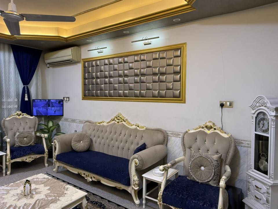 سلام عليكم دار طابو صرف مساحة 104 متر ركن بناء حديث قريب جداً للشارع العام 60 متر عن شارع حلة كربلاء المنطقة كاملة مجاري تبليط  العنوان ام الهوى شارع الباشا اول فرع يسار فرع المخبز للاستفسار ***********
