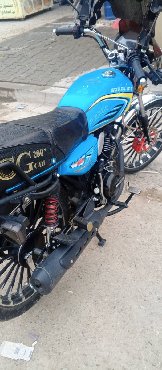 دراجة ايراني سونك خمسة كير سكنر دراجة كلهة بلادي برغي ما مفتوح بل مكينة برغي دراجة نضافة نفس الي بل صورة وبعد انضف كهربايات كلهة شغلة اي نقص مابيهة بصمات ٢ وسويجات٢ السعر 900وبيهة مجال
التواصل ***********
