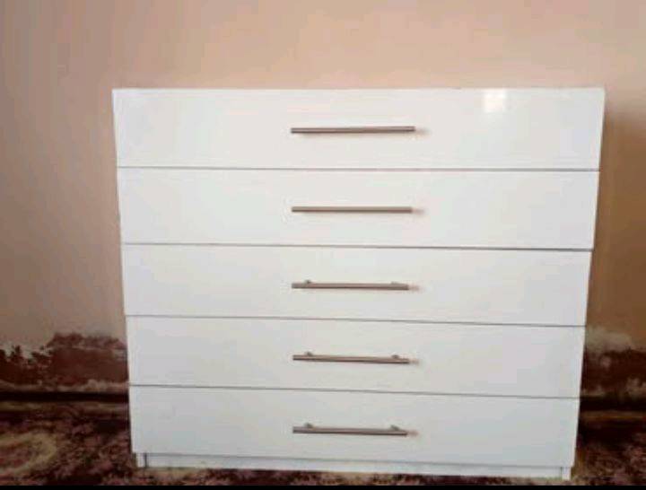 سلام عليكم كوميديات للبيع العدد 4 قطع 
 