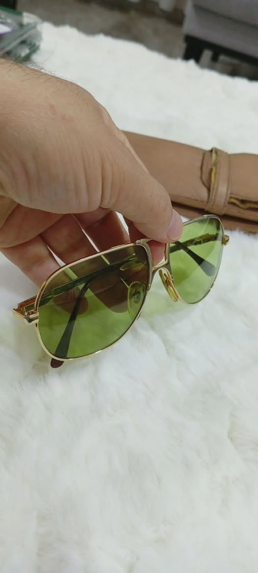 *** نادرة جداجدا***
نظارة ماركة مارتيني ألماني اصلي
قياس: 56 وسط
عدسات: حجر سميك
اطار: مطلية بالذهب
فلتر: uv400 لحماية العين من أشعة فوق البنفسجية 
انتاج سبعينات
قطعة نضيفة جدا جدا.. كسر زيرو
للاستفسار: واتس اب ***********
