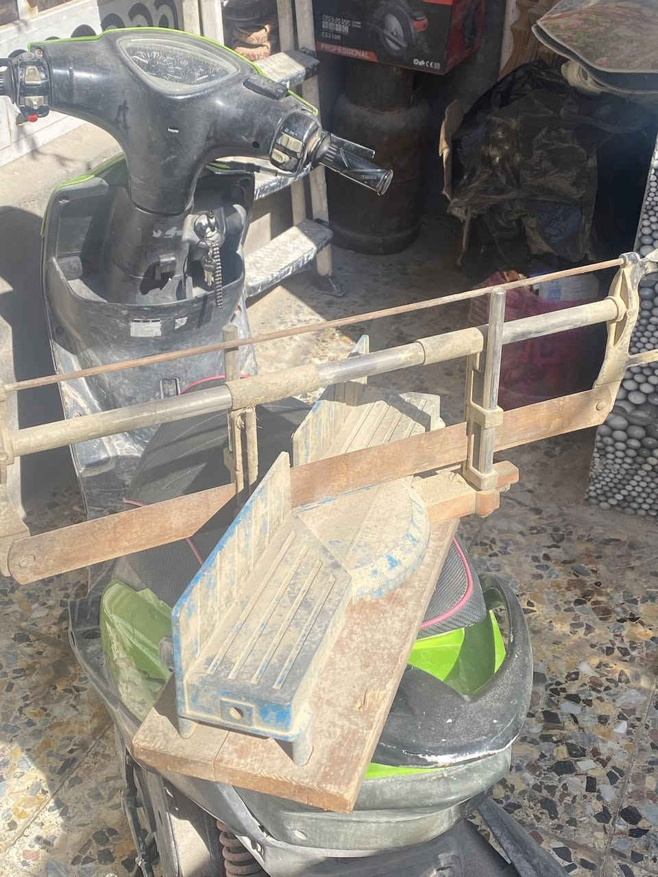 السلام عليكم محجر درج عدد 20 قطعه دنك مع منشار كهربائي ومنشار يدوي للبيع للاستفسار ***********
