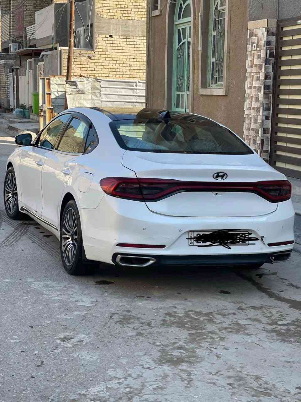 🔥 للبيع هيونداي أزيرا 2018 خليجي بسعر مناسب جداً جداً – فول مواصفات 🔥
✔️ محرك 6 سلندر V6 قوي وناعم بالأداء
✔️ تشغيل بصمة ودخول ذكي
✔️ شاشة كبيرة مع نظام ملاحة
✔️ كاميرا خلفية وحساسات أمامية وخلفية
✔️ كاميرات 360 درجة
✔️ مقاعد جلد كهربائية مع تبريد وتسخين
✔️ ذاكرة للمقاعد
✔️ فتحة سقف بانوراما
✔️ مثبت سرعة ذكي
✔️ نظام المحافظة على المسار
✔️ إضاءة LED أمامية وخلفية
✔️ ستائر خلفية كهربائية
✔️ نظام صوتي فاخر
✔️ جنوط وكالة رياضية
✔️ السيارة نظيفة جداً وجاهزة للاستخدام

السياره بانزين بلادي جاهزه  من كلشي رقم اربيل بأسمي شخصيا مكفوله السياره بيها مكانين صبغ شي بسيط جدا موضح بالصور السيارة ناصبه وبالحقيقه بعد احلا 
للاستفسار ***********
