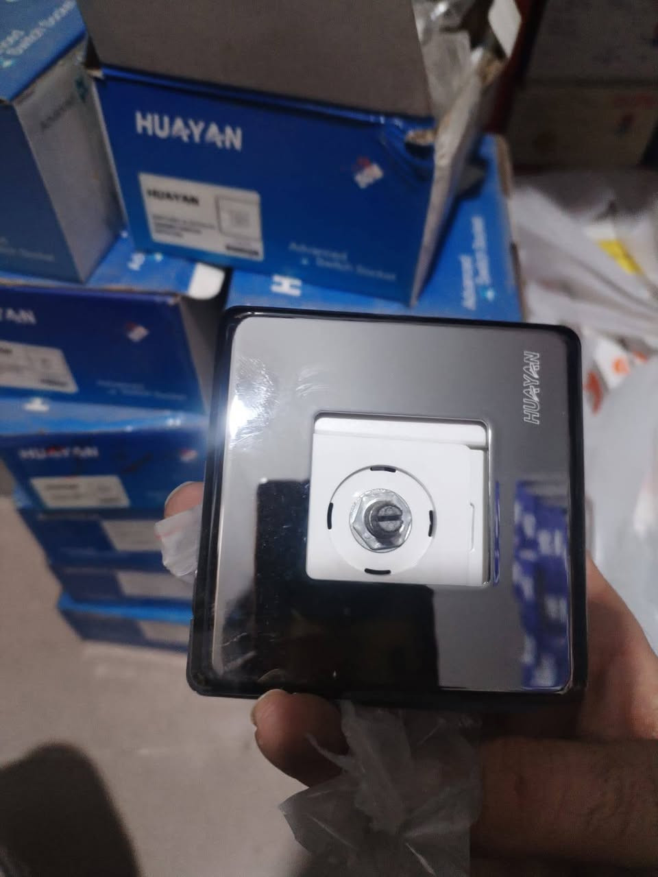 السلام عليكم متوفر سستم كامل هاي الالوان اسعار جملة تنافسية توصيل كل العراق موجود واتساب ***********
