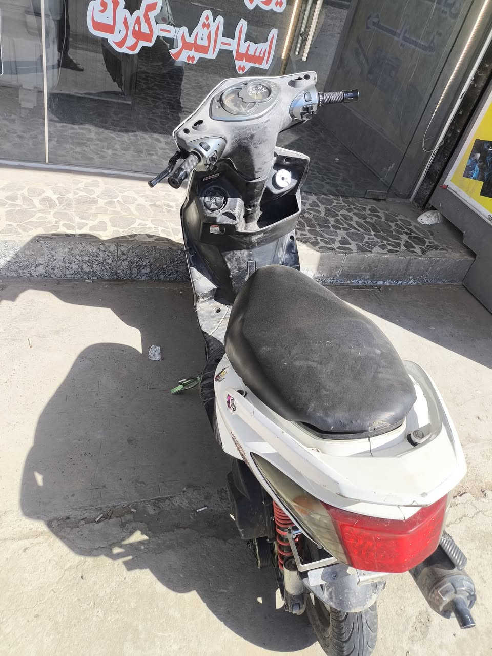 سلام عليكم دراجه سكنس فحل كابريتر الدراجه بيه كور مشطب وبوشه تتمارك بيه صالنصه صجميه دبل بوشه وبيه جاملغ كاربون وبيه يدات ابريك وقبضات وبيه قبق افلاوين وكهربائيات كله شغاله من الطول لطول الدشبول كله شغال مناقصه اي شي  بس اشغل وتطلع السعر ٤٧٥ بيه مجال حك الجيه المكان بياع الرقم ***********
