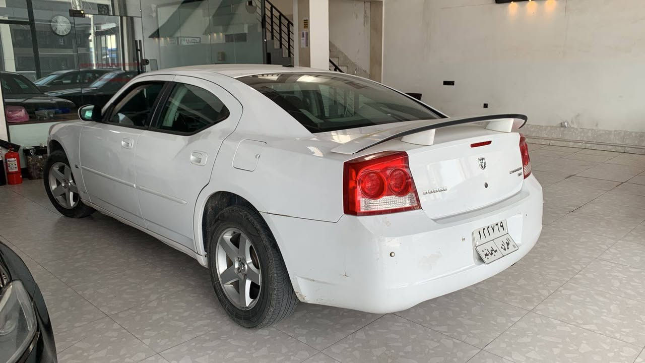 سلام عليكم 
جارجر 2010 ابيض ثلجي محرك 3500   سياره ابدا مامشتغله  على خط سياره كلها بشرط كير محرك صدر امامي و خلفي تخم تاير سنويه جديده مناقصها برغي بيها جاملغ صبغ وبنيد بدون دواخل بدون ايرباك  كلش حلوه وبالعافيه يلي ياخذها و السعر ١١٢ 
مكان سياره بااربيل 
*********** واتساب
