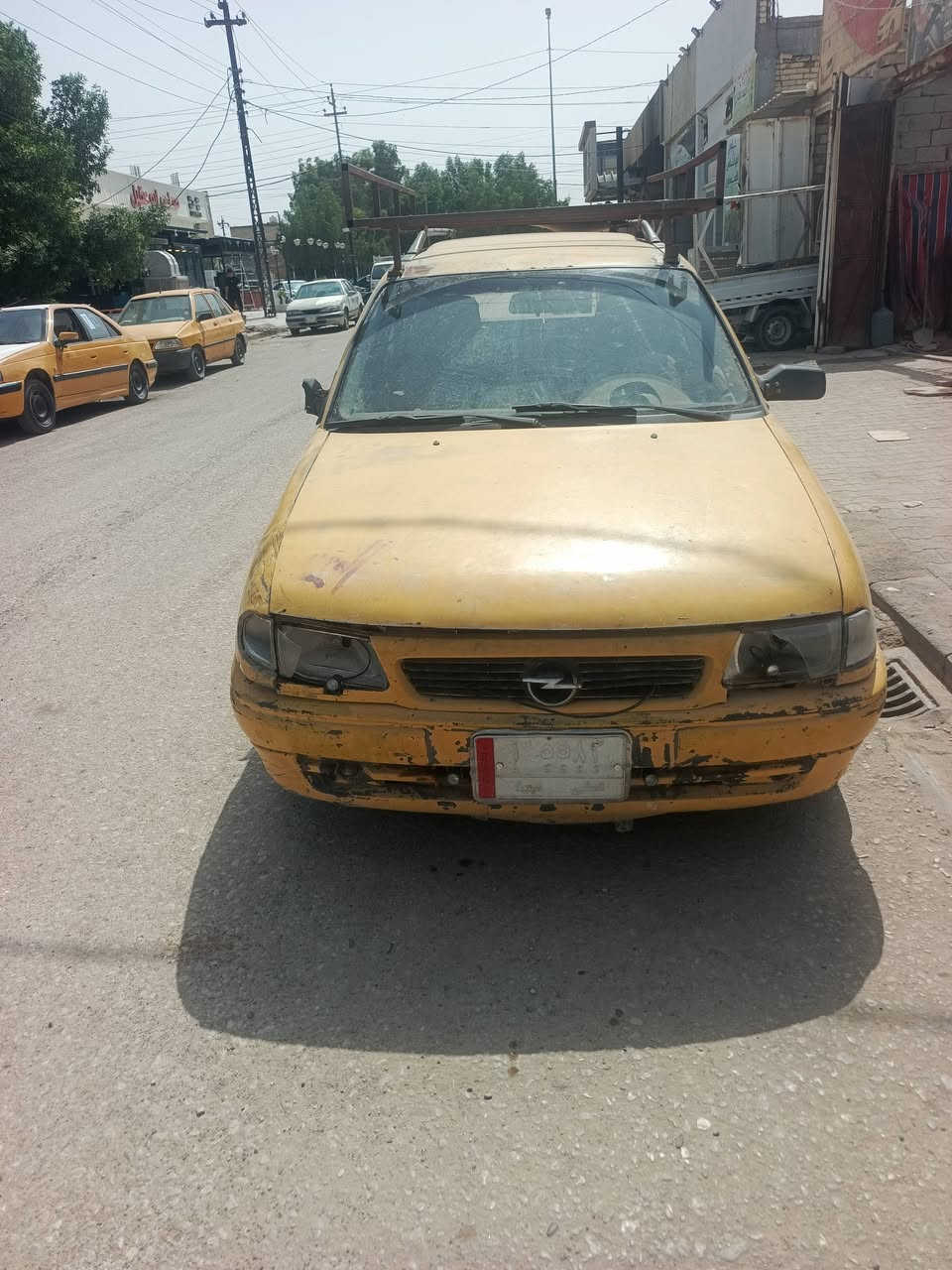 اوبل استرا محرك ٢٠٠٠ بي بخار  رقم مثنى
كير اوتوماتيك جيد جدا 
حداديه زينه 
كهربائيات كله شغاله 
السيارة راعيه متوفي وبيه قسام شراعي وعندي وكاله من زوجته  
السعر ١٣وبيه مجال بسيط
مكاني النجف 
***********
