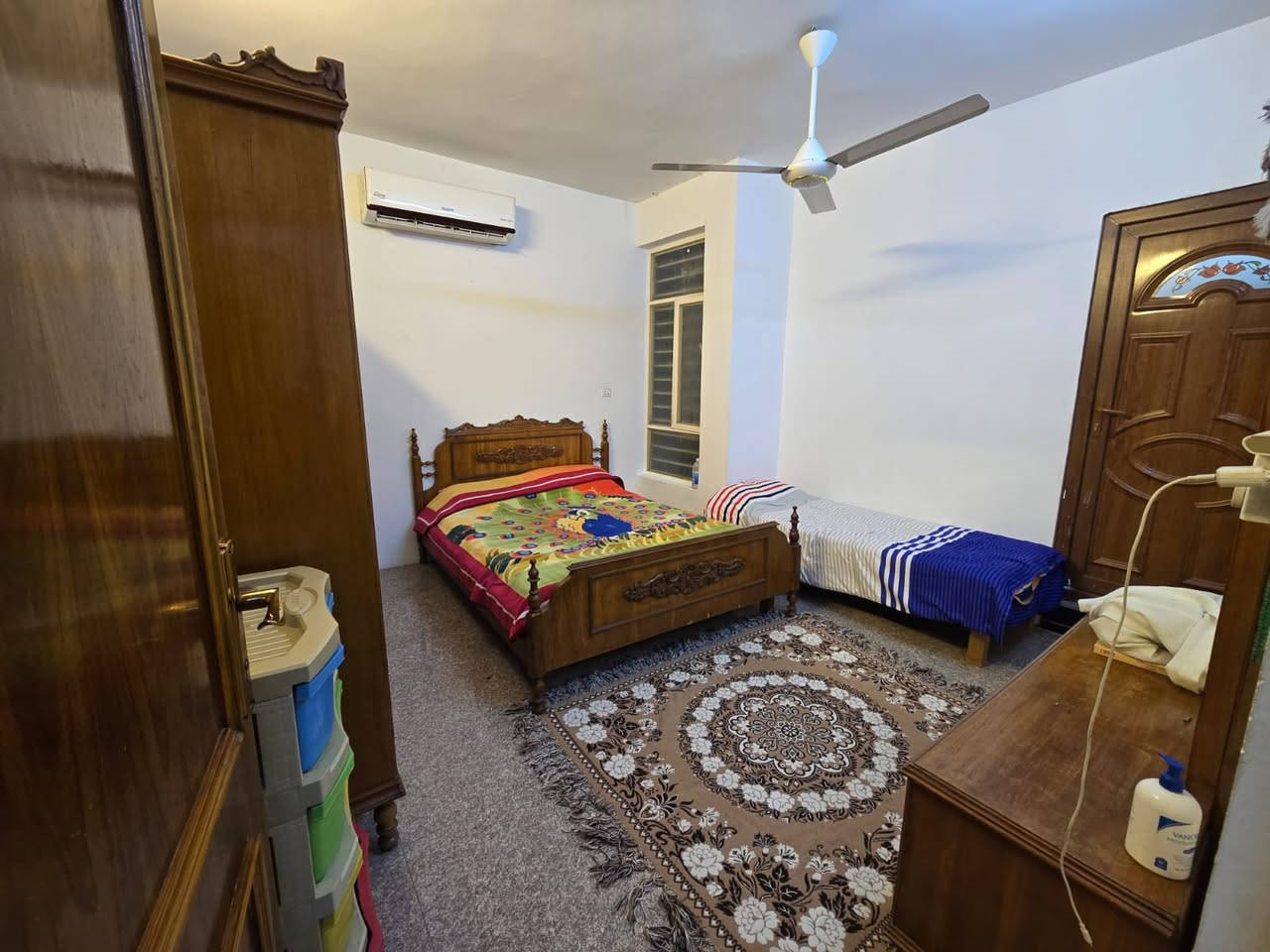 دار للبيع🏠 الحريه البستان قرب صيدليه البهاء بناء حديث المساحة ٦٦
الواجهه 5ونص والنزال12
يحتوي مدخلين الى البيت صاله وهول ومطبخ وصحيات الطابق الارضي
والطابق الاول حولي غرفتين وصحيات
والطابق الثاني غرفه وحولي
 للتواصل على الرقم فقط
***********
غير متواجد على الماسنجر
