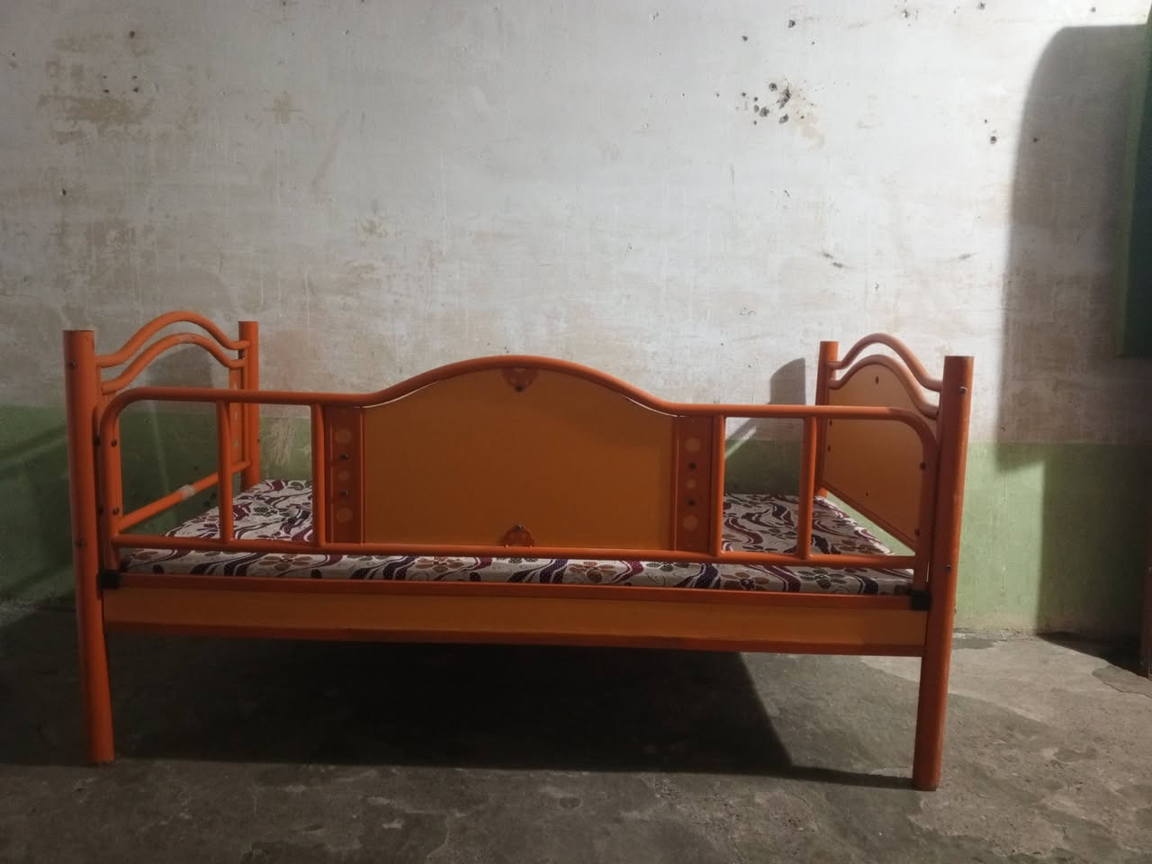 سرير أطفال للبيع نضيف شرط السعر60الف 

***********
