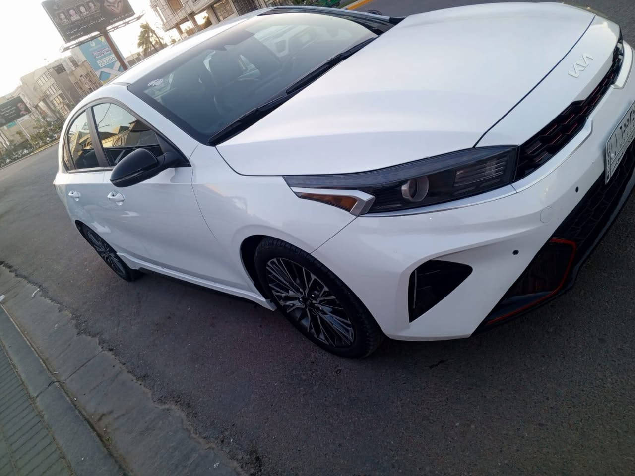 فورتي 22جيتي لاين معوقين حادث باب وجاملغ جهة السائق تبديل وصبغ توحيد لون جاملغ الخلفي سمكره وصبغ حادث بسيط بشكل مواصفات جيتي معروفه *********** سعر ١٣٥
