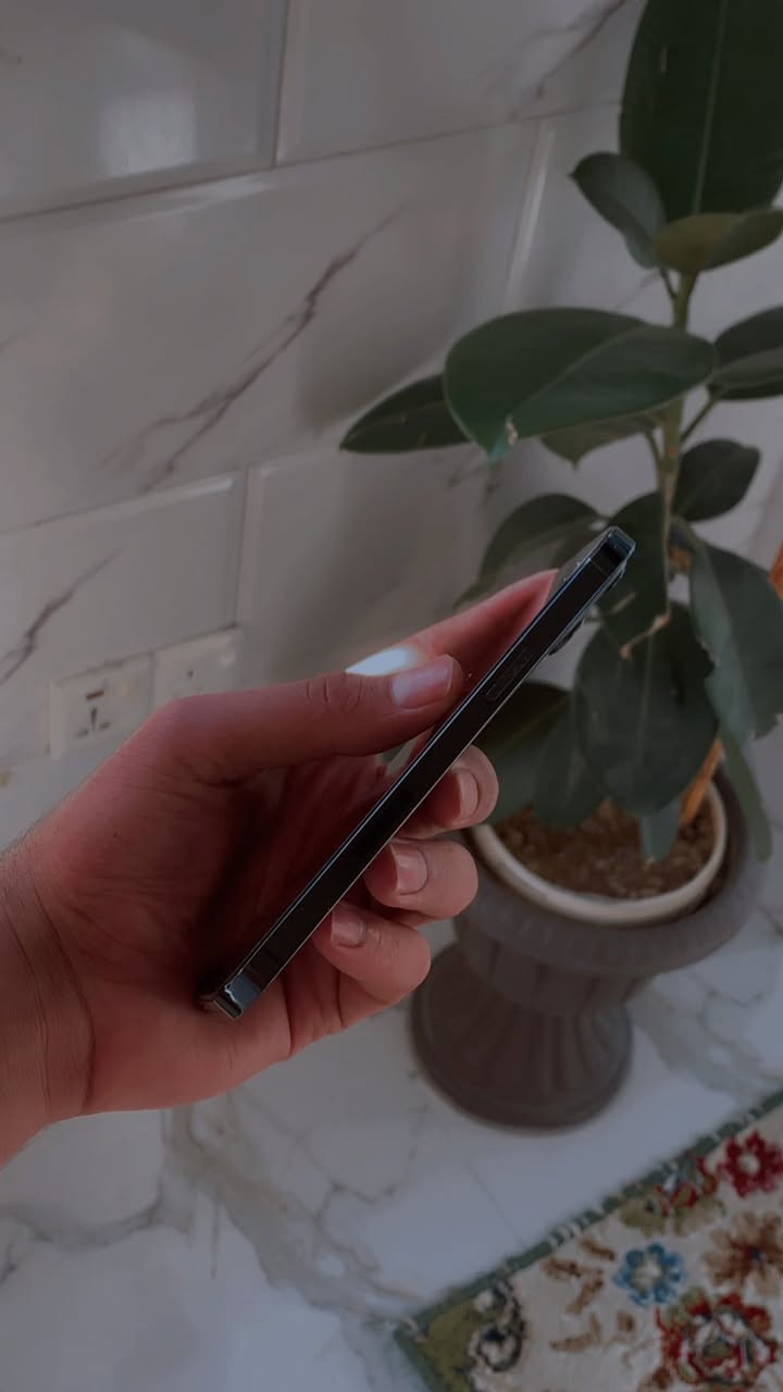 iPhone 12 pro max
 ذاكره 128
بطاريه 87 
نموذج m
تك سيم 
مبدل شاشه اصليه شرط 
فيس ايدي شغال 
شاشه 3 خيارات 
مابي اي خلل كله شرط 
سعره 295 الف 
***********
