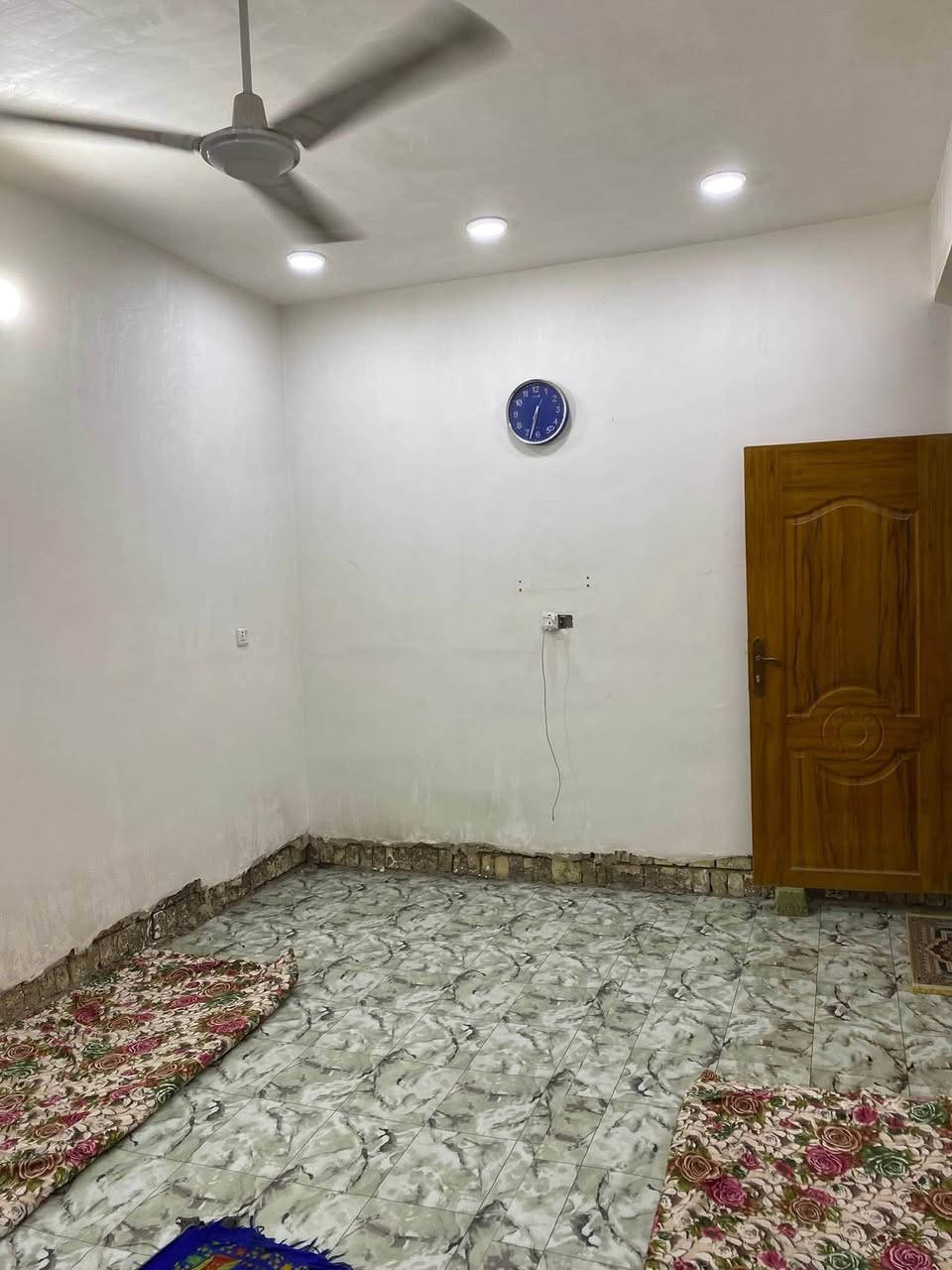 إسلام عليكم البيت البيع سند الأرض زراعي مساحة 100 متر 5*20 موقع لبيت خلف معمل الغاز البيت بي نقوصات سعر 55مليون وبي مجال تواصل على هذا رقم ***********
