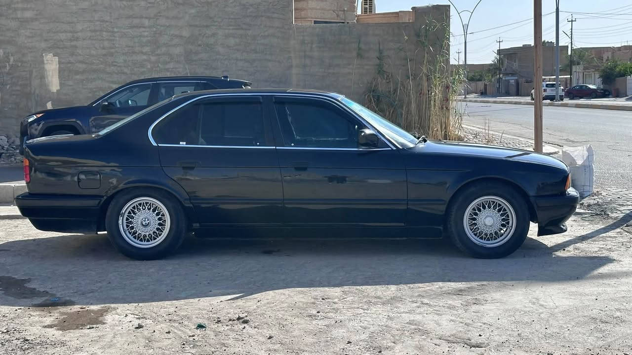 بي ام 525 🇩🇪
- 1990 اصل وفصل 
مسكر عدل ( المرغوب ) 

( السعر 60 وقابل للتفاوض )
يرهم مراوس بشي نظيف
—
- محرك و كير بشرط ( أوتوماتيك )
- تبريد ثلج ❄️ ويه السويج
- غرفه جلد جديدة نظافه 90‎%‎
.
- تخم تاير + ويل خليه ملكي
- جديد قبل 10 ايام شديتهن
.
- صدر امامي خلفي جديد 100‎%‎
- سستم صوت + مضخم 
- منظومة زنون اصلي الماني
.
سيارة فوول مواصفات 1/1 
ماعدا البانوراما 
.
رقم بغداد 
سنوية 2026 مشروع وطني 
تحويل ثاني يوم 
—
 ترايك للبصرة
سيارة خير من الله ومصروف عليها

العنوان تكريت القادسية
***********
