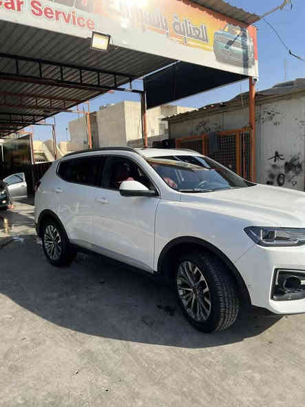 للبيع فقط هافال H6 موديل 2021  فول مواصفات أعلى فئة مكفولة  
ماشية : 40الف 
⚙️ المواصفات الميكانيكية
 • المحرك: 2.0 لتر تيربو، حوالي 201 حصان
 • ناقل الحركة: أوتوماتيكي مزدوج القابض (DCT) بـ7 سرعات.
 شاشة لمس بقياس 12.3 بوصة.
 • الاتصال: دعم Apple CarPlay وAndroid Auto.
 • الشحن اللاسلكي متوفر لشحن الهواتف الذكية.
 نظام صوتي مميز مع 8 سماعات.
 نظام تكييف هواء أوتوماتيكي مزدوج المناطق.
مقاعد أمامية قابلة للتدفئة والتهوية مع تحكم كهربائي.
فتحة سقف بانورامية
 • الفرملة التلقائية في حالات الطوارئ (AEB)
 • مساعد الحفاظ على المسار
 • مراقبة النقطة العمياء لتنبه السائق 
 • كاميرا رؤية محيطية بزاوية 360 درجة
 • مثبت السرعة 
 • نظام التعرف على إشارات المرور
 • 7 وسائد هوائية لتوفير حماية شاملة.
للتواصل ***********
