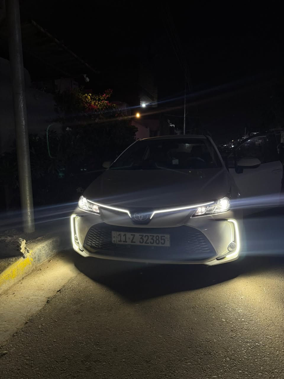 كورولا هايبرد ٢٠٢٥ شكل خليجي 
ماشية ١٠ الاف فقط 
كشن السائق كهرباء 
كشنات جلد وفتحة سقف 
السيارة نظيفة حيل بس الدعامية الكدام عندي انكسرت وسويتها . 
سعرها بـ ١٦٠ وبيها مجال بسيط 
مكاني بغداد حي اور 
رقمي ***********
