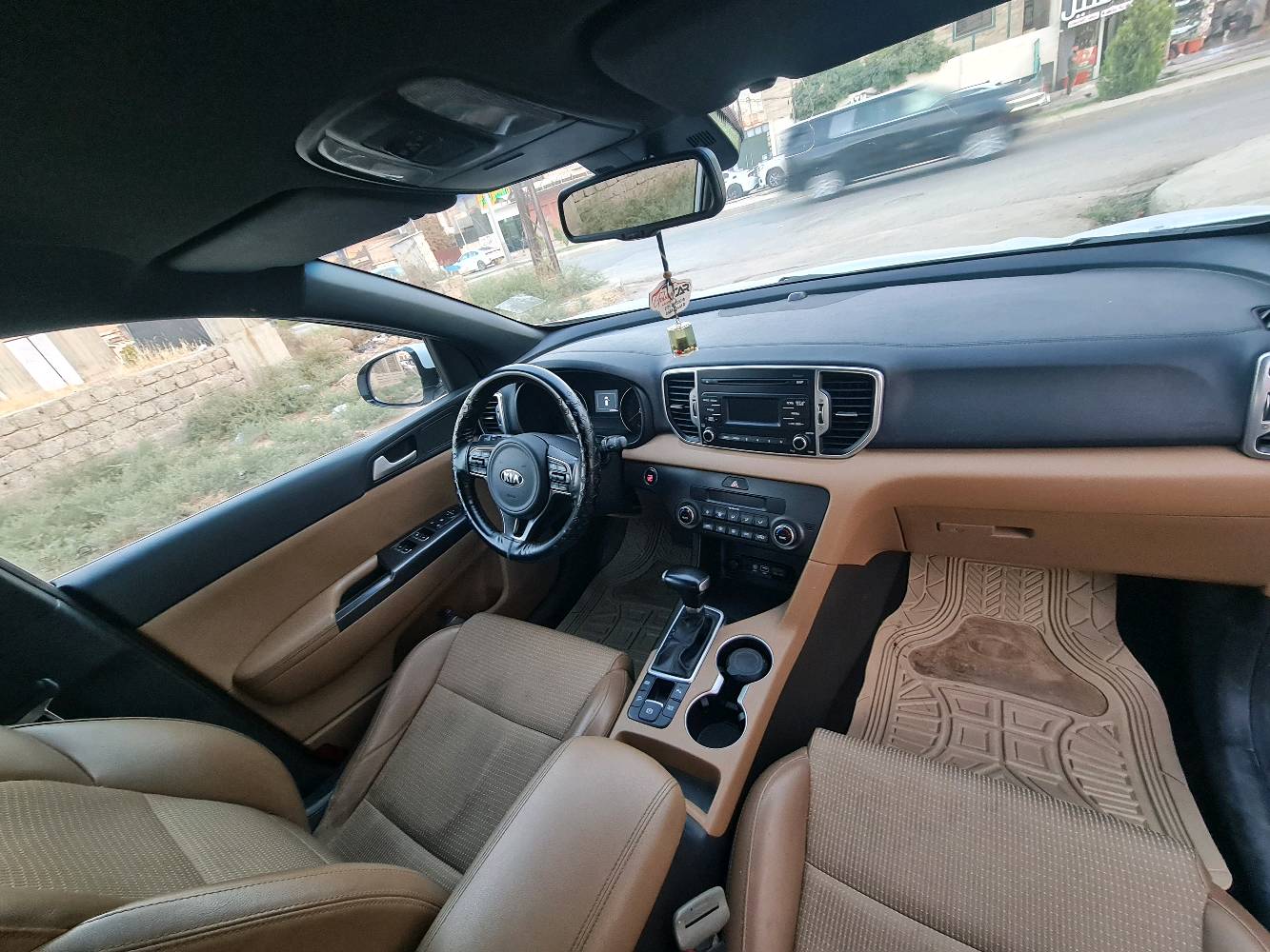 سبورتج ٢٠١٩ خليجي كلين بدون ضرر وضع الشركة ماشي ١٢٨كم فول عدا الفتحة رقم انكليزي الجديد سنوية مجددة قبل سبوع مع هزة سبير وضع الشركة تايرات قبل شهر محرك وضع الشركة هاند بريك بصمة مع بصمات عدد ٢ شركة سيارة مال بيت