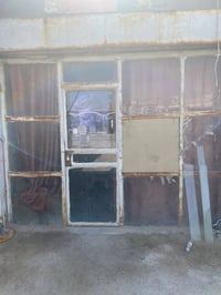 محل حلاقة • السوير مقابل الفرن • ٢١م