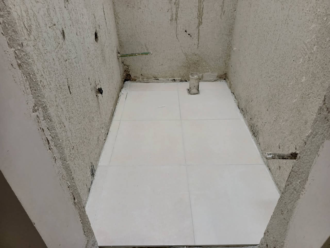 السلام عليكم خلفه اطلع باليوميه او عل المتر وشغل درجه اولى شرط ليزر وكبان ولالتزام  ان شاءلله متفرغ حاليا اتصل واتساب او عل الرقم وتدلل هذا جزء بسيط من الشغل جدران وارضي ***********
