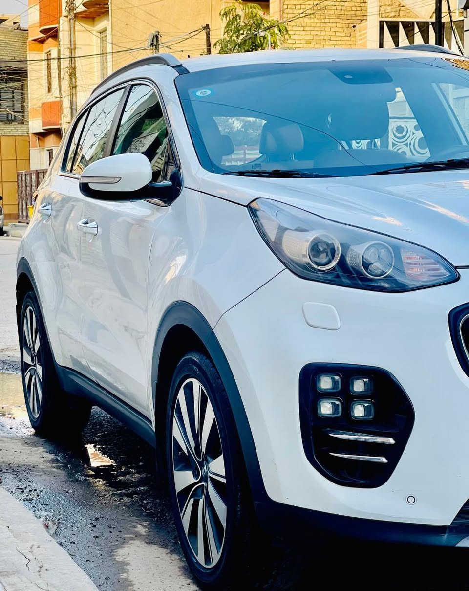 سلام عليكم
كيا سبورتج خليجي ٢٠١٨ الدولية
 تحويل مباشر رقم بغداد سنويه جديدة
السيارة كفالة عامة من التبديل والصبغ 
فقط بارد بسيط 
كير ومكينة مكفولات وجاهزة
مكينة٢٠٠٠ دوش
نص مواصفات 
كامرة خلفية دوارة
داخل حمصي واسود
مري شفط
مانع انزلاق
مانع انحدار
حساس امامي خلفي
تبريد قطعتين 
شباك X 
بلوجكتر رباعي
كشنات جلد ومخمل 
خمسة ويل كب 
فول تحكم ستيرن 
ثلاث انظمة قيادة
تخم تاير جديد
السيارة نظيفة وجاهزة مابيهة نقص انشاء الله
السعر ١٨٠ وبيه مجال بسيط
مكان السيارة بغداد السيدية

***********
