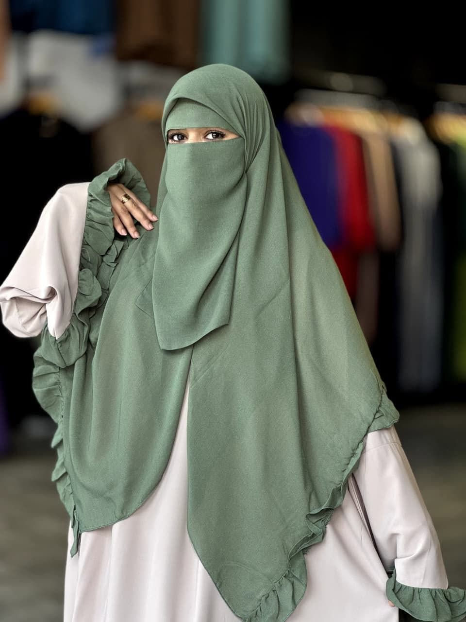 نقاب النور niqab elnoure 
يتكون من قطعتين 🥰
النقاب 45 cm على 36 cm
و فولار كشكشة متر و نصف على متر و نصف 💞
بثوب مارينا🧵


**إذا كنت صاحب هذا الإعلان وتريد حذفه لأي سبب، رجاءا أرسل رسالة إلى الدعم الفني**