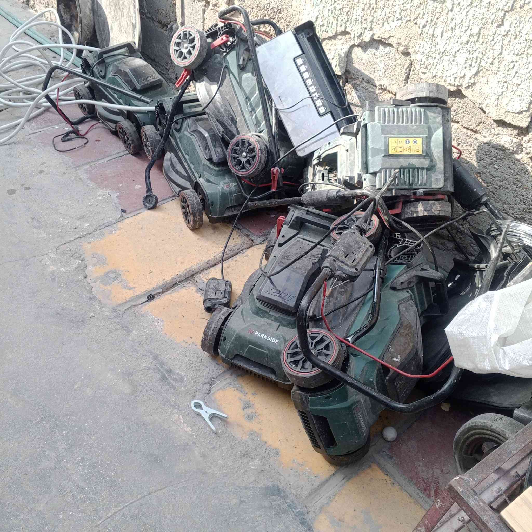 شلعه فحم السعر 170عنوان بغداد حي السفير ***********
