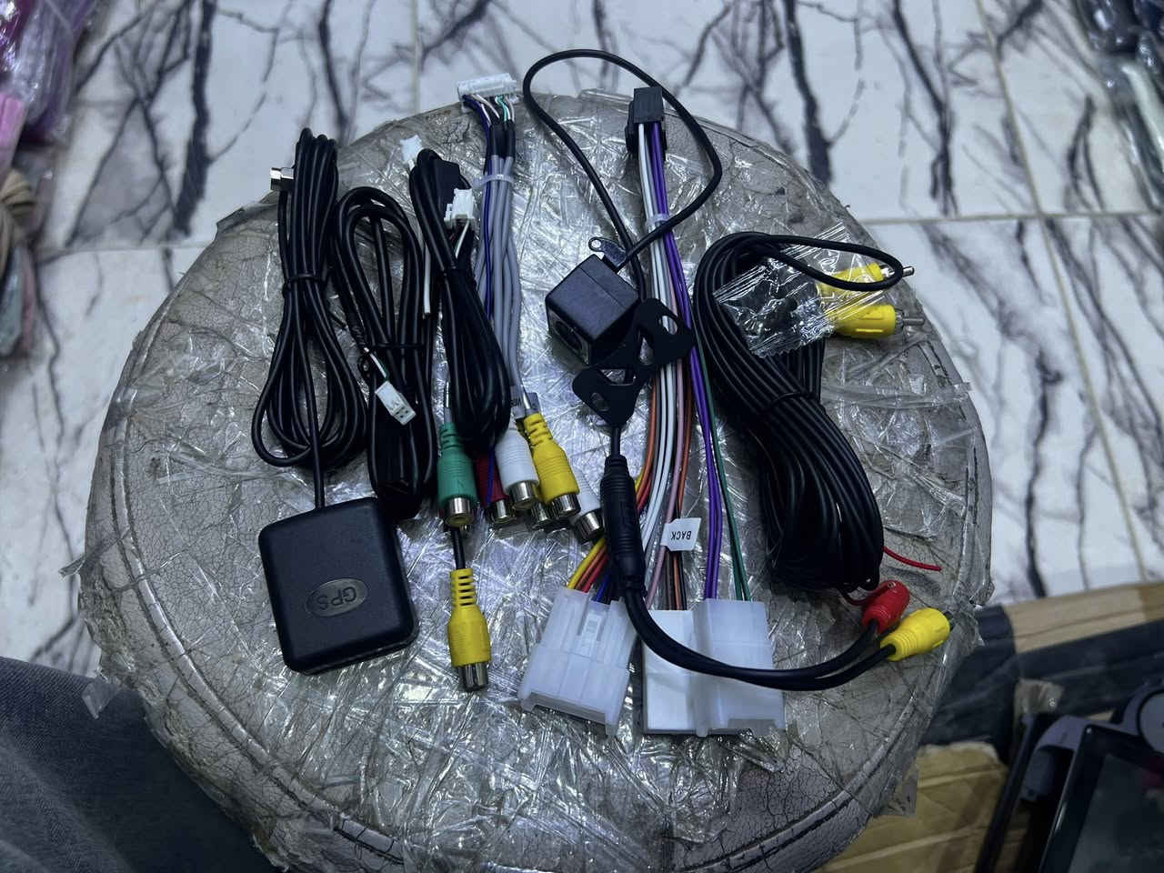 - [ ] قياسه 10انج
- [ ] تدعم واي فاي ويوتيوب وبلوتوث وGBS
- [ ] نضافته 100%
- [ ] وياهه كفر مال اي سياره ما اعرف 
- [ ] ملحقاته وفيشهه كله كامله 
- [ ] تدعم الكامره الخلفيه 
- [ ]  سعره 65
للتواصل ***********
