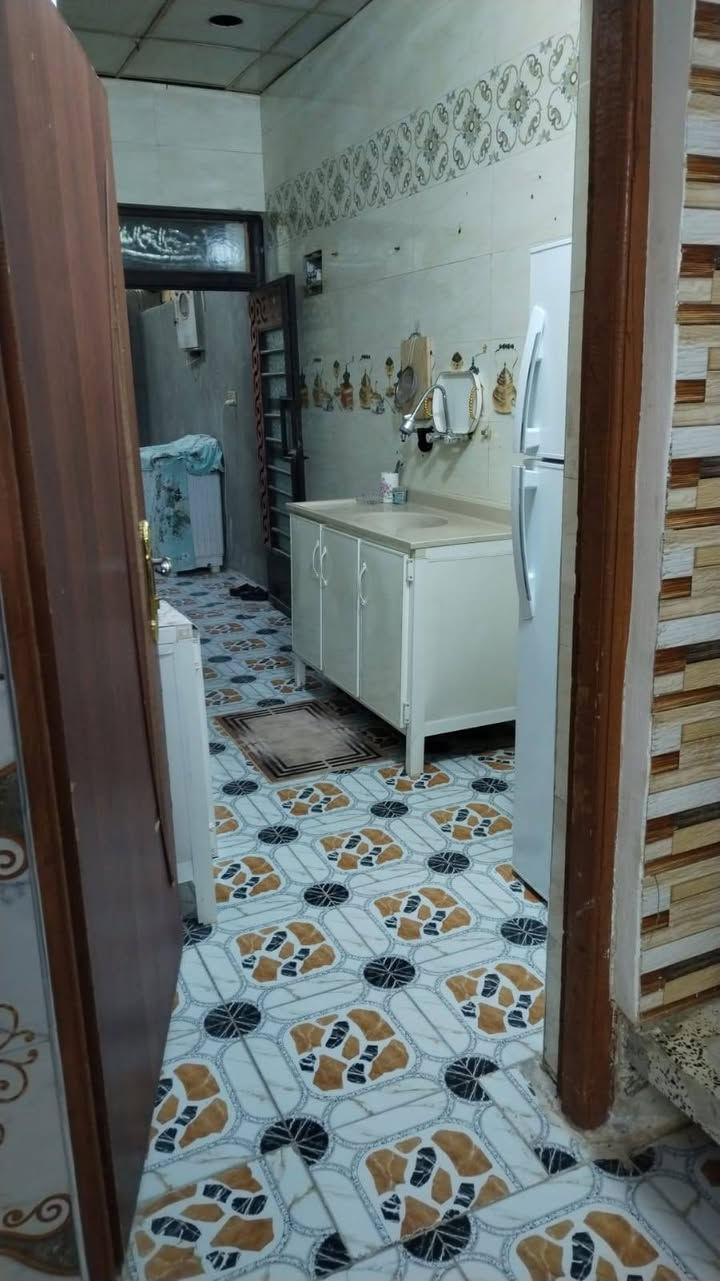 100متر للبيع كونكريت السقف بناء بلوك الشمال           زراعي مسجل بي رقم من البلديه غرفة صاله مطبخ استقبال تخاريج السعر 40بي مجال الاستفسار ***********
