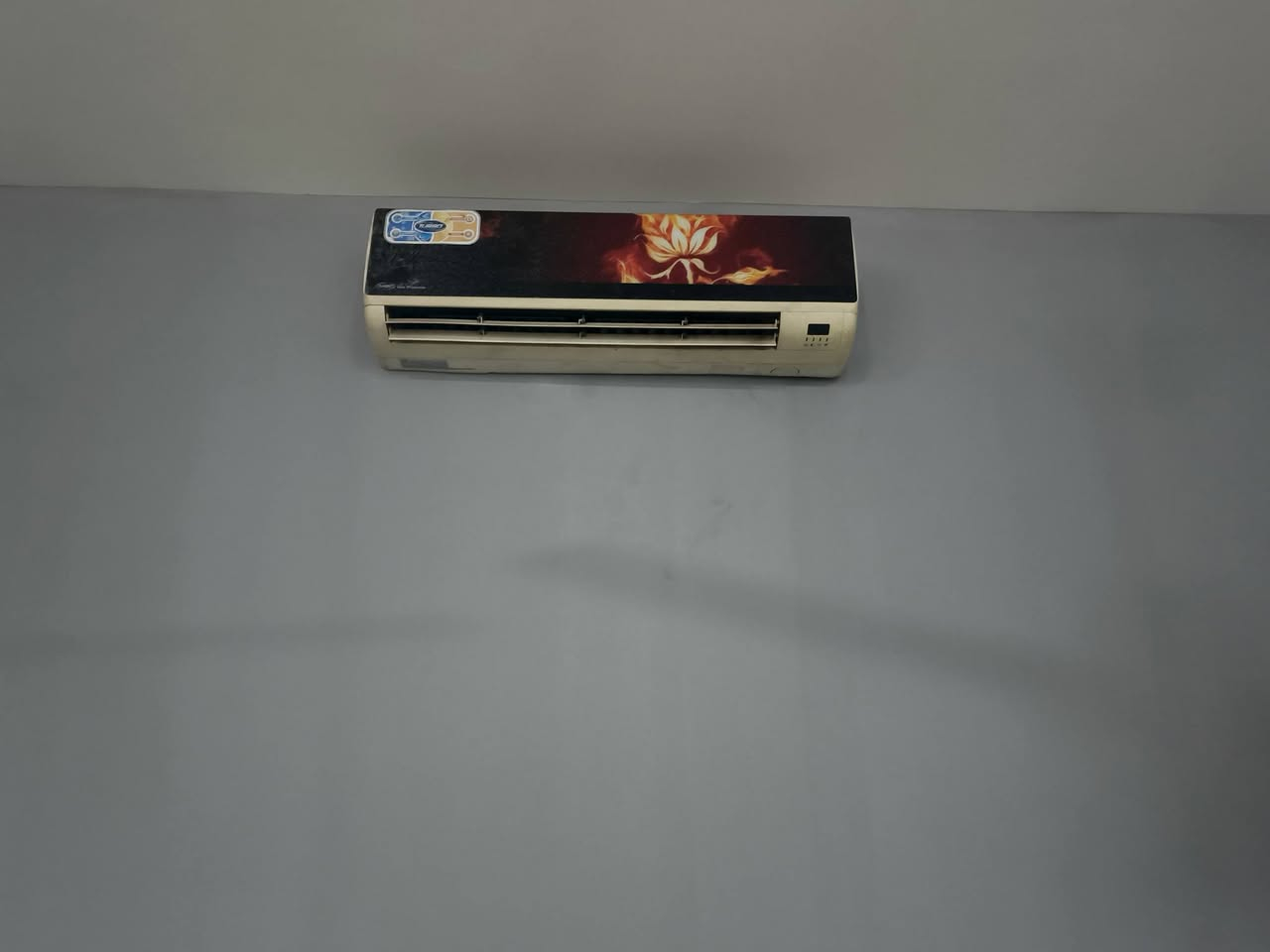 سلام عليكم
سبلت للبيع 
تبريد ثلجج 🧊🧊🧊🧊
تدفئه 🔥🔥🔥🔥
2 طن
٣٠٠ بيه مجال للطيبين 
رقم تلفون 
***********
