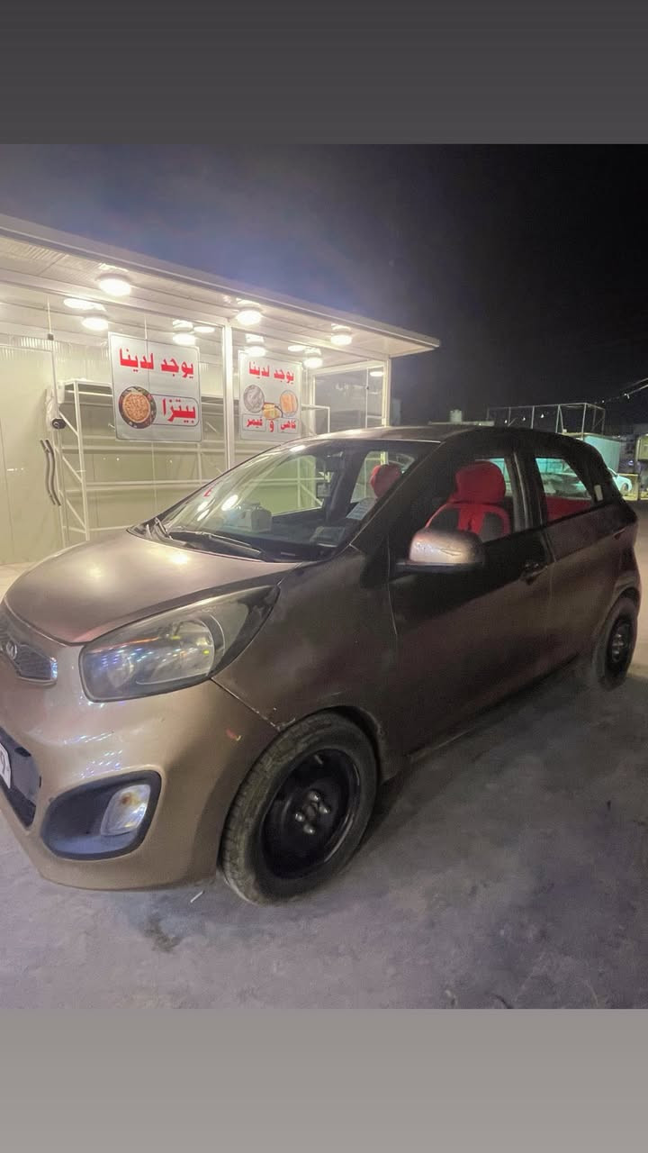 السلام عليكم كيا بيكانتو2012 خليجيه اربعه سلندر١٤٠٠ بدون صبغ ولا ضربه بس اكو شخوط وجراد  ماشيه ١٧٦ السياره مابيه نقص ابد وكلشي شغال وحداديه وصدر جديد وتبريد ثلج سعرهه٧٦ وييه مجال قليل للشراي للاتصال ***********للتوضيح رقم السياره مميز
