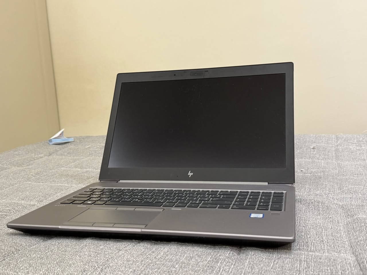 ⸻

💻 HP ZBook 15 G5 للبيع

🔹 معالج i7-8750H قوي
🔹 كرت شاشة منفصل NVIDIA ‏4GB + مدمج Intel
🔹 رام 16GB
🔹 هارد SSD ‏512GB سريع
🔹 شاشة 15.6
🔹 نظام Windows 11 Pro أصلي

✔️ يتحمل شغل ثقيل
✔️ مناسب تصميم، مونتاج، برامج هندسية
✔️ يشغل ألعاب متوسطة بدون مشاكل

📍 الجهاز نظيف وشغال تمام
📦 فئة Workstation أصلية مو جهاز عادي
 

***********
