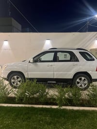 كيا سبورتج موديل ٢٠١٠  مكفولة من الصبغ  والبارد جاهزة من كل شئ رقم ارب...