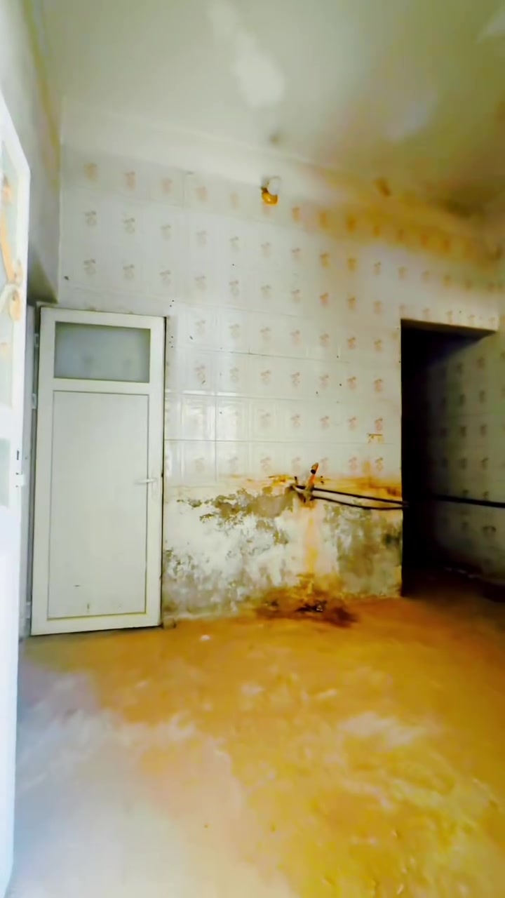 🏡 لليجار– فرصة  مميزة في كربلاء المقدسة
📍 الموقع: كربلاء – شارع ميثم التمار، خلف أسواق برتقالة، ويبعد عن مرقد الإمام الحسين (عليه السلام) حوالي 5 دقائق مشياً على الأقدام.

🔹 مساحة الدار: 150 م²
🔹 عرض الشارع: 10 م

يتكون المنزل من:
✅ استقبال
✅ صالة
✅ مطبخ
✅ حمام مشترك
✅ غرفة نوم

بالإضافة إلى:
🏠 3 شقق مستقلة بدرج خارجي، مساحة كل شقة 75 م²، وتتكون من:

صالة
مطبخ
حمام مشترك
غرفة نوم

✨ مناسب للسكن وتأجير  الدار و الشقق، بفضل موقعه القريب من العتبة الحسينية والعباسية .

📞 للاستفسار والحجز:
***********
اتصل او تواصل عل واتساب
