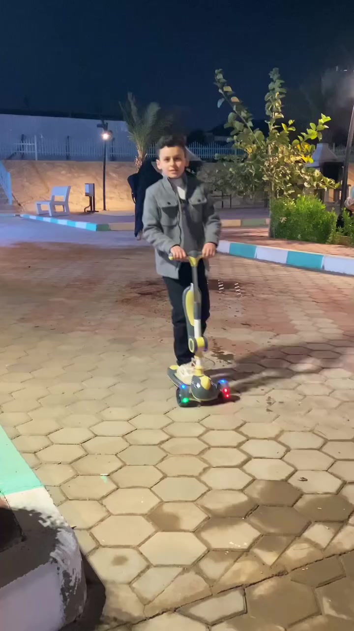 العرض الجديد 🥳🥳 (25) الف والتوصيل مجاني داخل النجف🥳🥳
سكوتر الاطفال الجديد كليآ 🛴👦👧 
من عمر 2 - 6 سنة قادر على حمل وزن (50kg)🏋️‍♀️
يحتوي على نشرة LED 💡وموسيقى تفاعليه جميله 🎺 
وعجلات مضيئة عند الجري🛴
متوفر باللاوان (برتقالي🟠 ازرق 🔵 وردي 🎀)
الكمية محدودة للحجز والاستفسار 
*********** #
  #العاب
