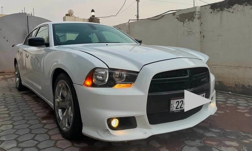 السلام عليكم 
جارجر للبيع موديل 2013 أربيل الدولي 
سنويه باسم كردي لل 2030 وكاله عامه باسمي 
ماشيه 180 
السياره بيها قطعتين صبغ جاملغ امامي وربع من البنيد بدون دواخل 
كير مكينه تبريد كفاله 
السياره بالديوانية 
السعر 140 وبيها مجال 
***********
