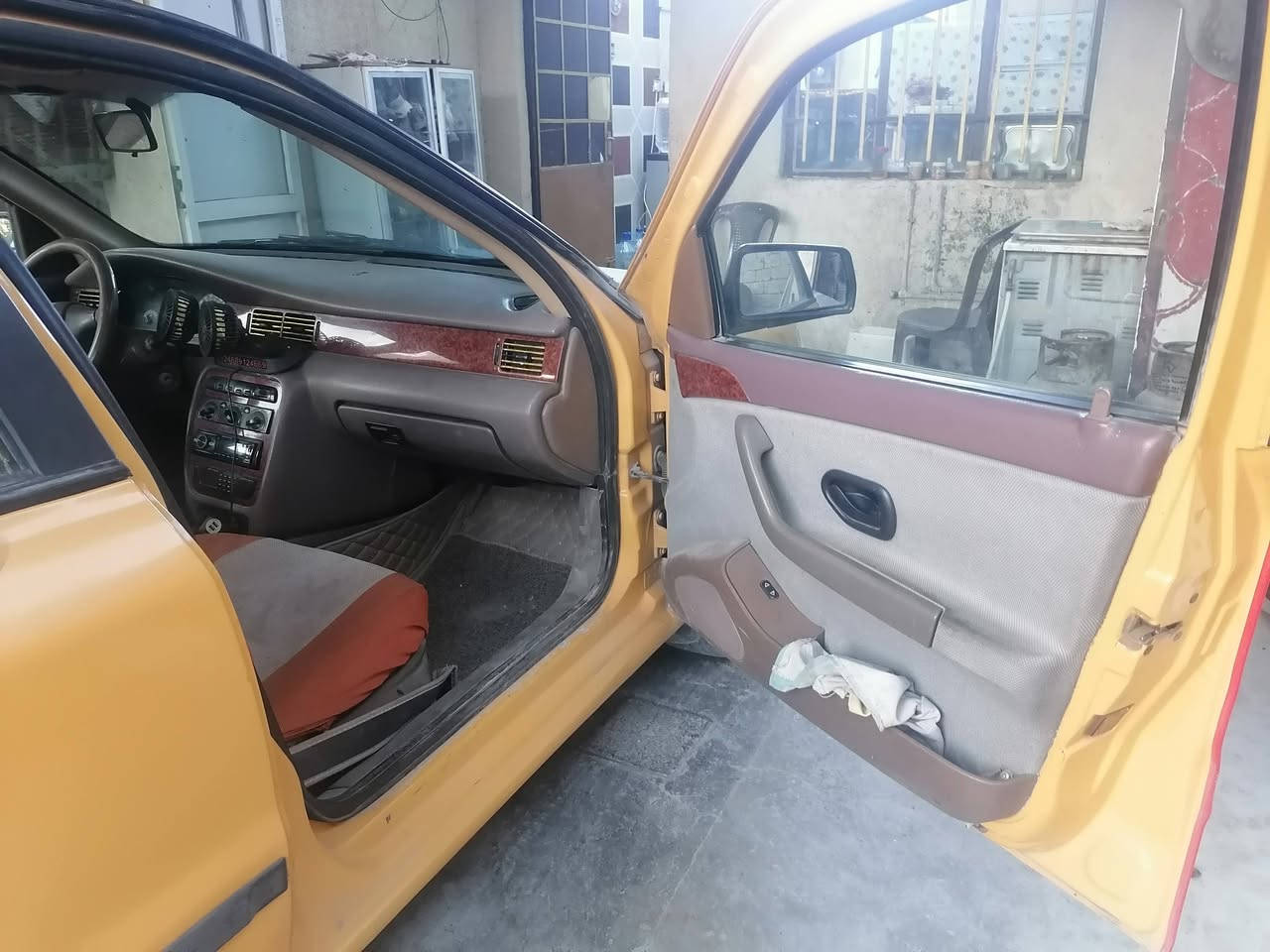 السلام عليكم
سمند ١٢ مال بيت يعني ماشتغل بيها سياره تبريده شغال للبيع  رقم بغداد تفاصيل خاص..***********

السعى 40 وبيها مجال لطيبين معقوله محد يدور نضيف.
