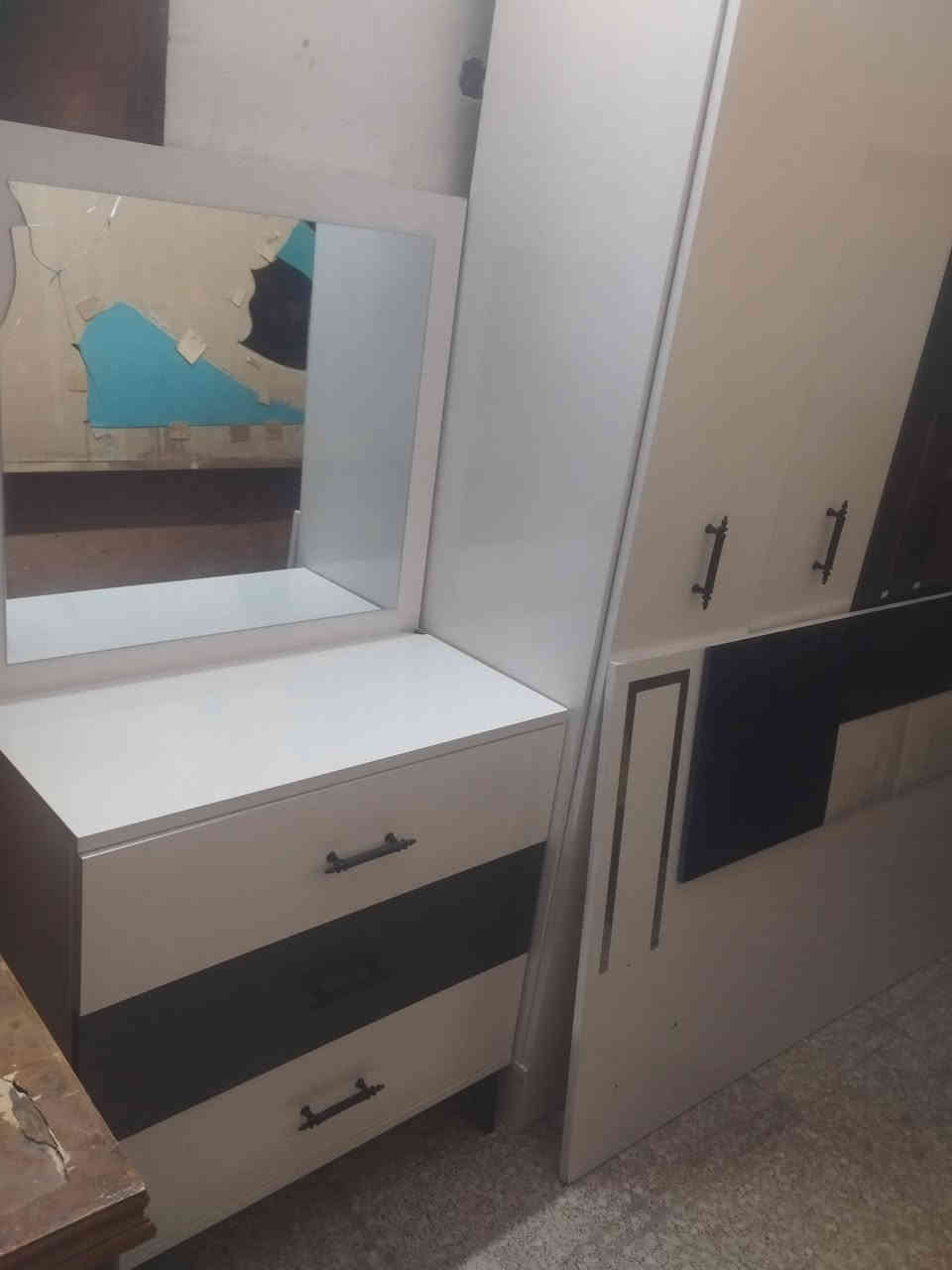 يالله 
غرفه تركيه 5قطع6 ابواب نضافه فول اخت الجديده
ومتوفر غرف عراقيه نضيفه 6 ابواب 
وكناتير بابين 
اهلا وسهلا بكم
العنوان واسط نعمانيه شارع 13 مقابل بيت الحاج خيون 
للاستفسار مراسلة الصفحه او الاتصال 
*********** واتساب فقط 
***********
***********
