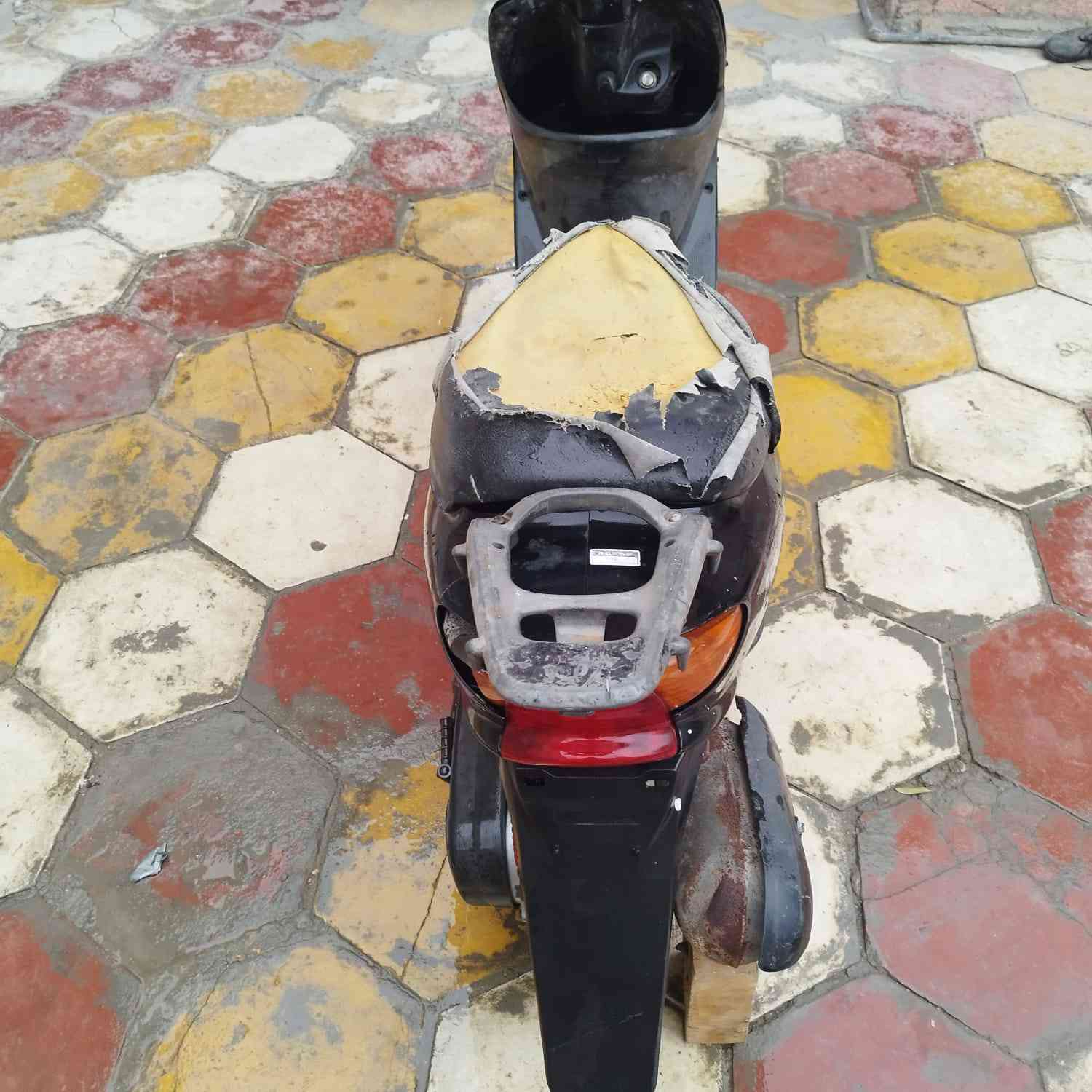 سلام عليكم
دراجه للبيع نضيفه وعليه محرك بطه حاويه 
السعر 250وبيه مجال قليل مكاني كربلاء حي العسكري 
تصال ***********
