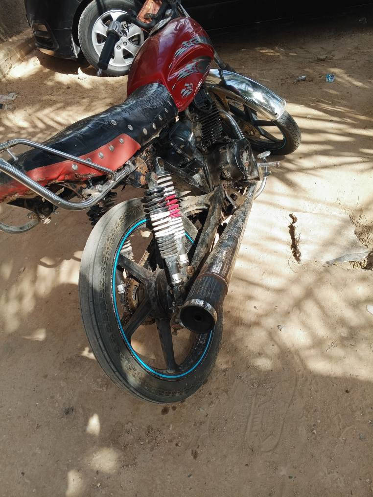 دراجه للبيع حلوه ونظيفه عرسه ترتيب بسيط دراجه تنقص دهن بسبب باشر تعبان مكانها النجف رقم الهاتف*********** موجود فقط واتساب سعرها 250 قفل النجف, العراق
