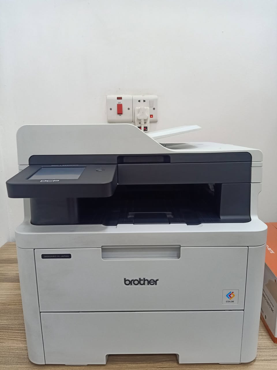 طابعة brother DCP_L3560CDW الليزرية
شاشة لمس 3.5 انش

طباعة ملونة وجهين

رونيو

منفذين لادخال الورق قابله للتخصيص

الطباعة عن طريق الموبايل WiFi & Direct 

الطباعة عن طريق الكمبيوتر usb & direct & Lan & wifi

قابلية التخصص للاستخدام من قبل اشخاص متعددين(نظام حفظ المستخدم)

الطابعة مستخدمة جدا قليل 

السعر 550 الف بي مجال ووياها تاخذ 2 كاترج لون اسود اصلي مجانا 

المكان : بغداد


**إذا كنت صاحب هذا الإعلان وتريد حذفه لأي سبب، رجاءا أرسل رسالة إلى الدعم الفني**